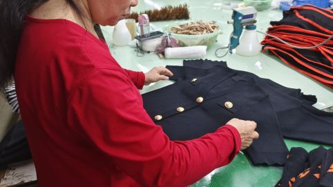 Empresas de conjuntos de suéteres sob medida,Produtor de suéteres com capuz