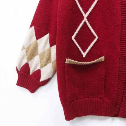 शीतकालीन स्वेटर उत्पादन में सबसे ऊपर, कराची में बुना हुआ कपड़ा कारखाना