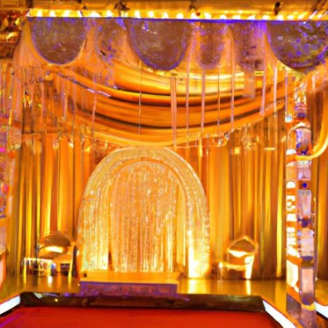 Décoration de scène dorée Mariage srilankais Plafond de scène de mariage doré Scène tactile Dernières tendances de mariage Décoration de scène Réception de mariage indien